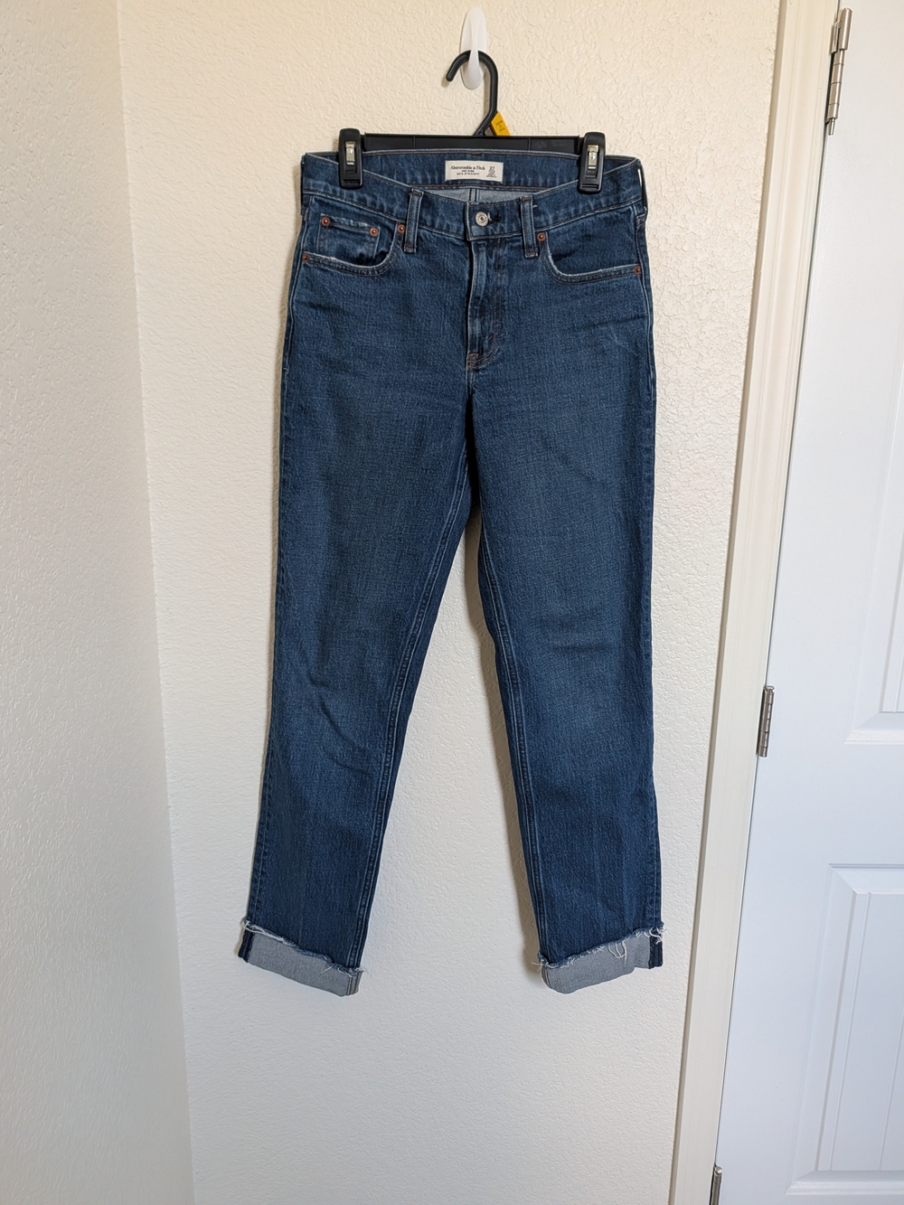 Abercrombie & Fitch Mid Rise 90's Straight jeans in size 27 Extra Long